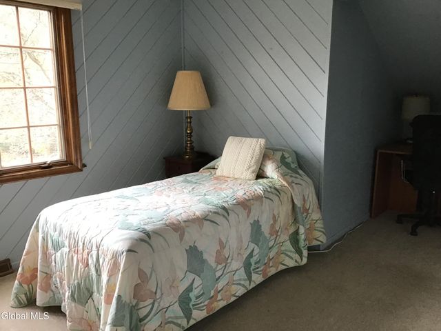 48 Carrie Court, Niskayuna, NY 12309