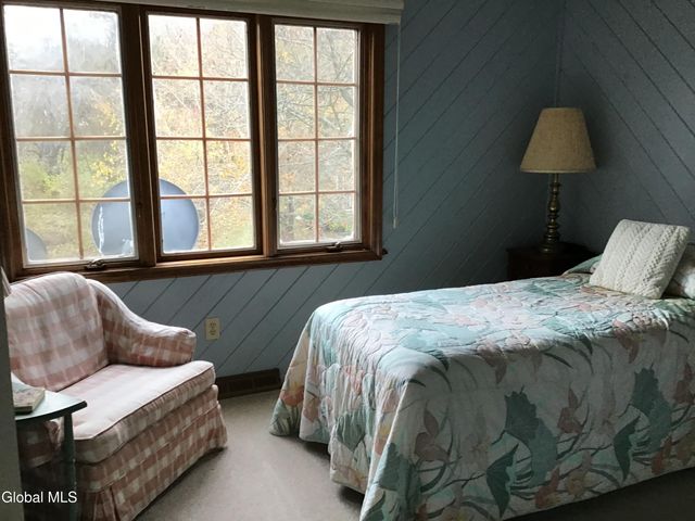 48 Carrie Court, Niskayuna, NY 12309