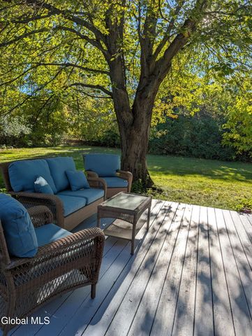 48 Carrie Court, Niskayuna, NY 12309