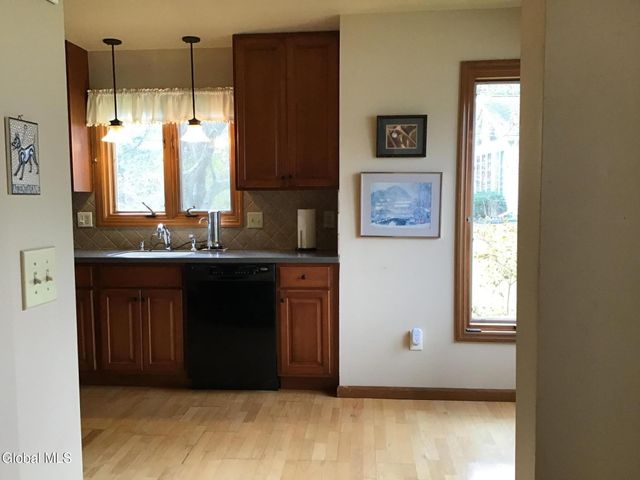 48 Carrie Court, Niskayuna, NY 12309