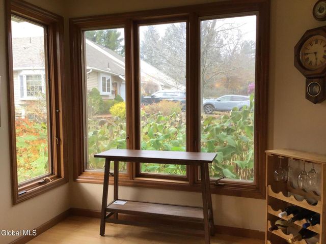 48 Carrie Court, Niskayuna, NY 12309