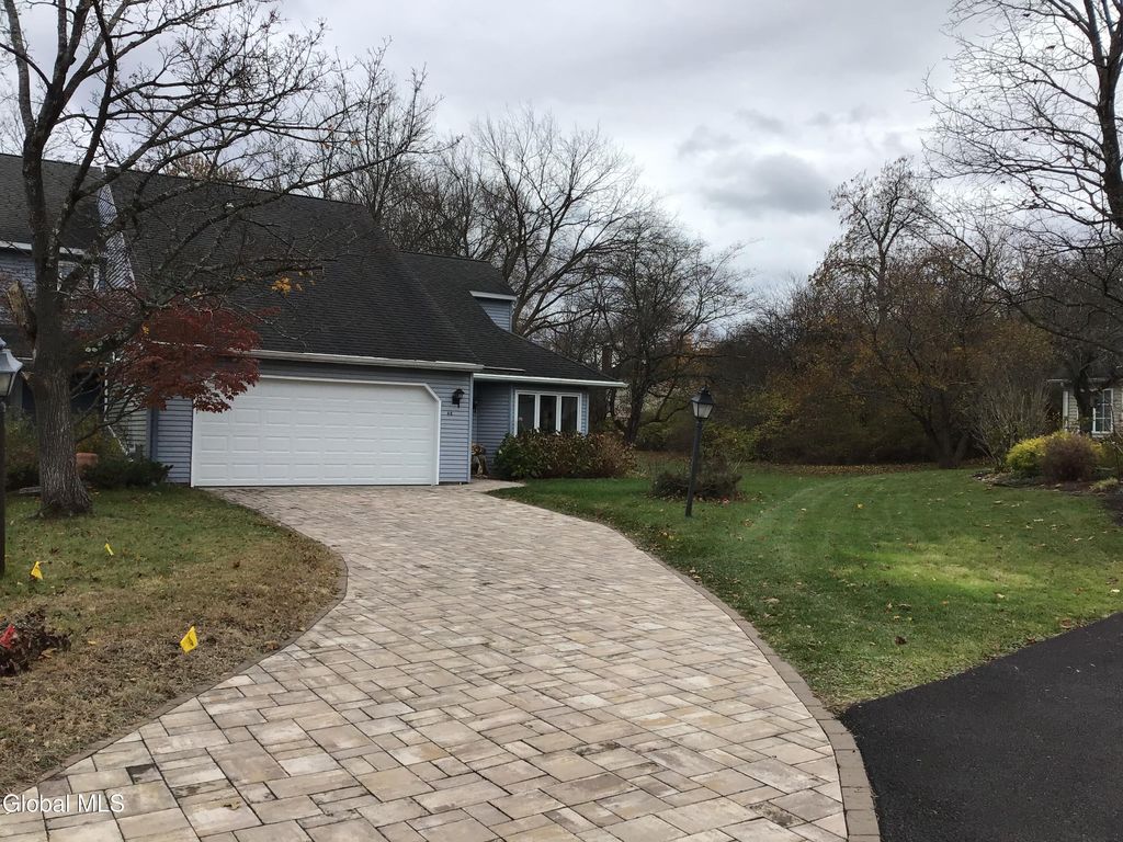 48 Carrie Court, Niskayuna, NY 12309