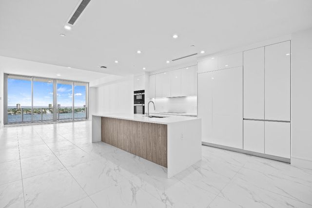 220 Lake Shore Drive 1608, Lake Park, FL 33403