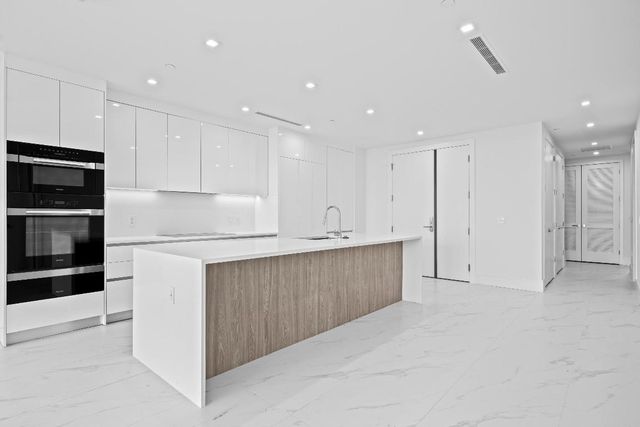 220 Lake Shore Drive 1608, Lake Park, FL 33403