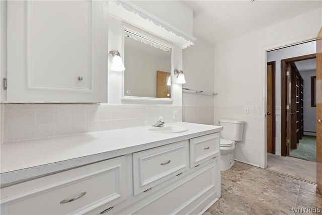 1 Hunters Lane, Amherst, NY 14221