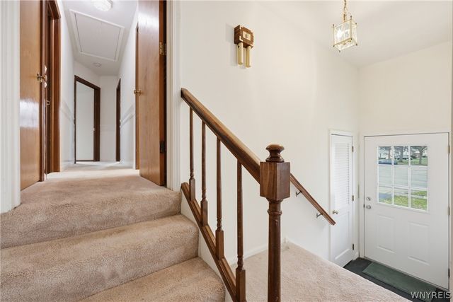 1 Hunters Lane, Amherst, NY 14221