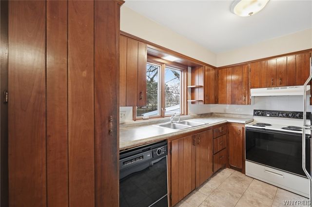 1 Hunters Lane, Amherst, NY 14221