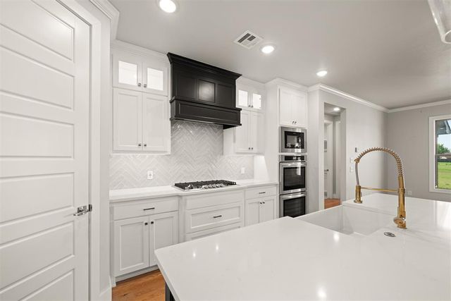 3452 Woodland Springs Drive, Norman, OK 73072