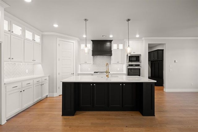 3452 Woodland Springs Drive, Norman, OK 73072