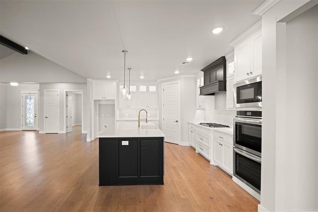 3452 Woodland Springs Drive, Norman, OK 73072