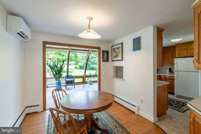 10 SUNSET LN, Phoenixville, PA 19460