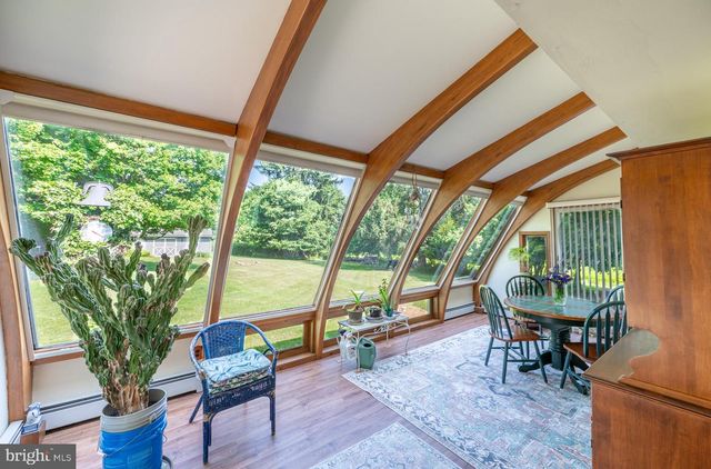 10 SUNSET LN, Phoenixville, PA 19460