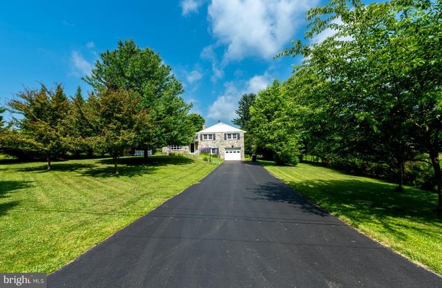 10 SUNSET LN, Phoenixville, PA 19460