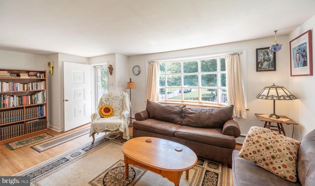 10 SUNSET LN, Phoenixville, PA 19460