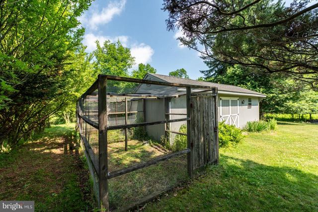 10 SUNSET LN, Phoenixville, PA 19460