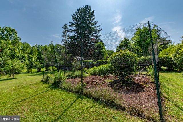 10 SUNSET LN, Phoenixville, PA 19460
