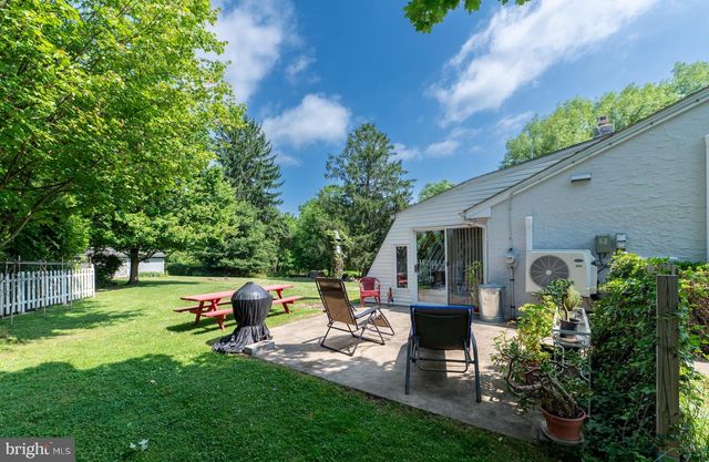10 SUNSET LN, Phoenixville, PA 19460