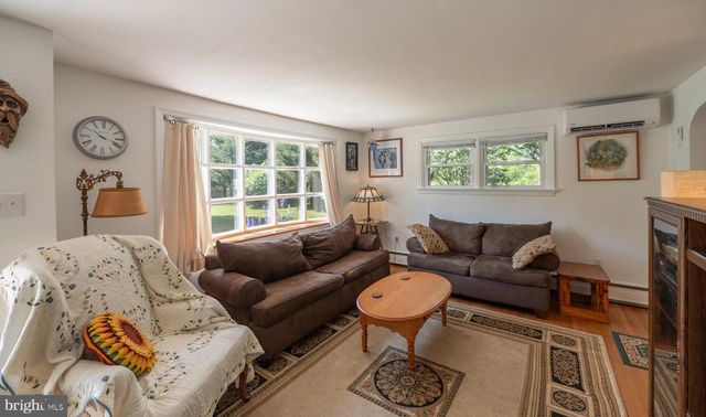 10 SUNSET LN, Phoenixville, PA 19460