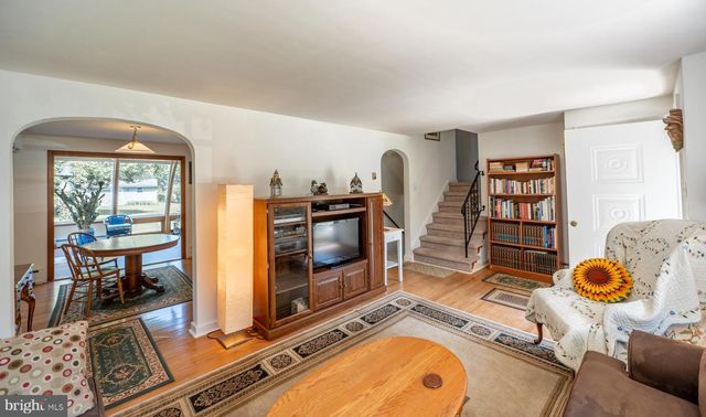 10 SUNSET LN, Phoenixville, PA 19460