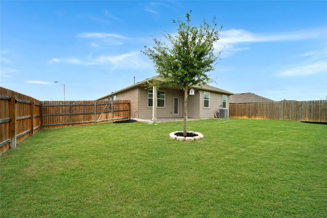 141 Medinah LN, San Marcos, TX 78666