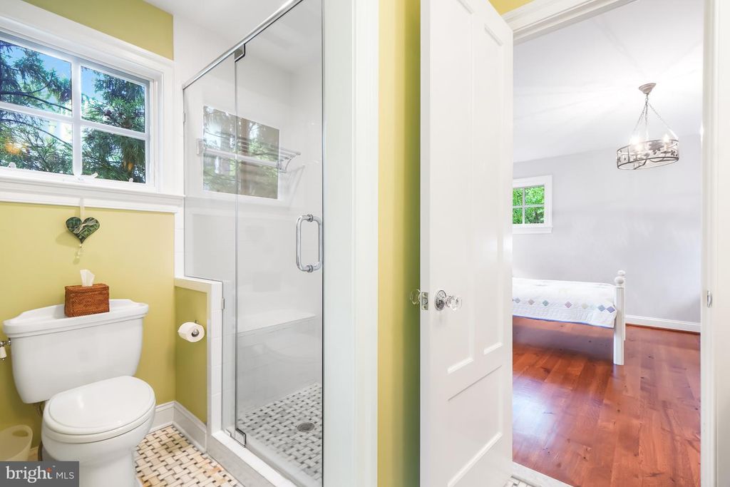 Image 19 of property listing at 4004 UNDERWOOD ST, Chevy Chase, MD 20815