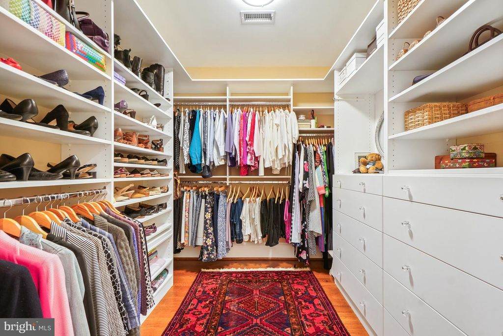 Image 28 of property listing at 4004 UNDERWOOD ST, Chevy Chase, MD 20815