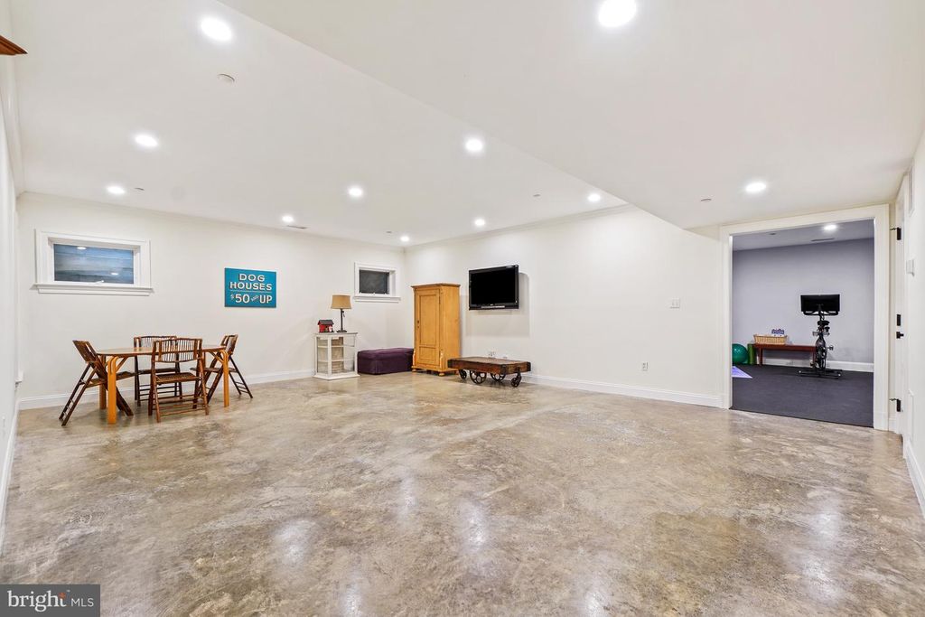 Image 35 of property listing at 4004 UNDERWOOD ST, Chevy Chase, MD 20815