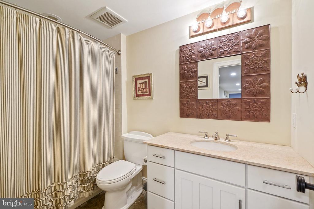 Image 38 of property listing at 4004 UNDERWOOD ST, Chevy Chase, MD 20815