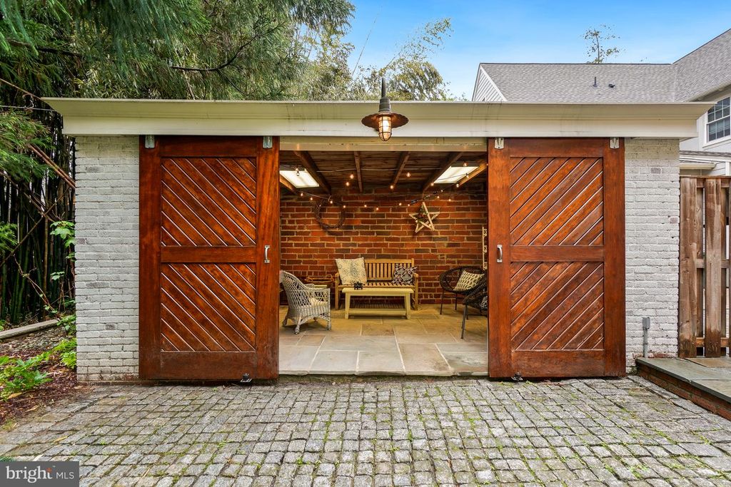 Image 41 of property listing at 4004 UNDERWOOD ST, Chevy Chase, MD 20815
