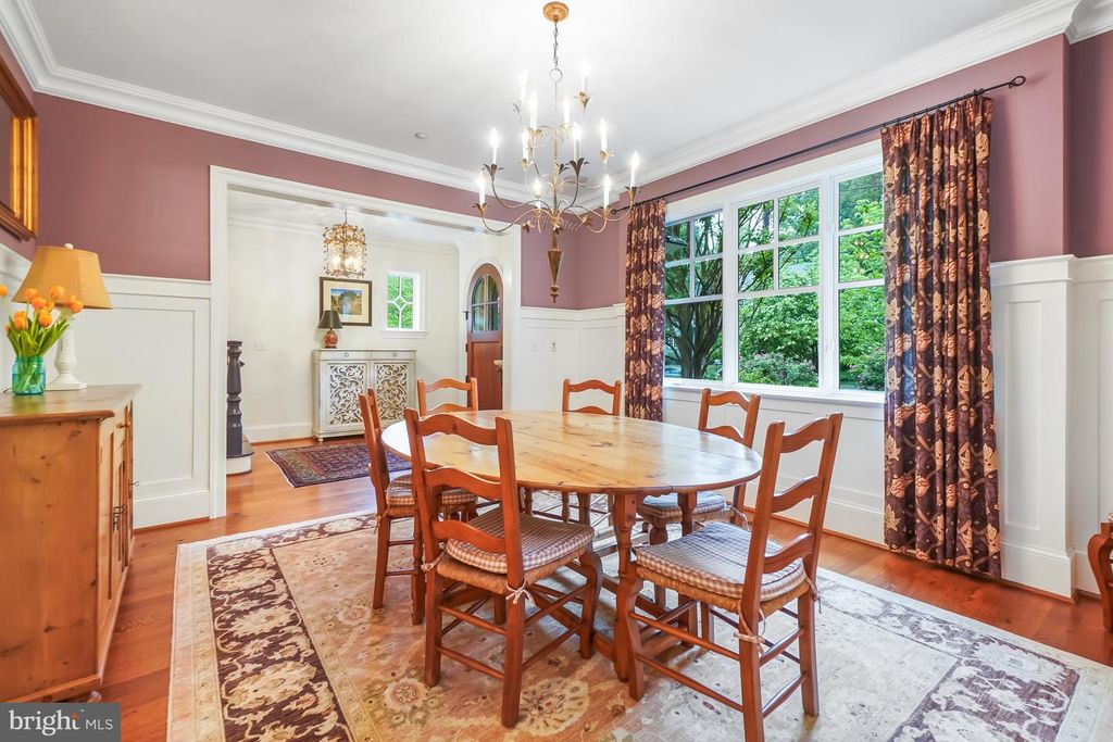 Image 6 of property listing at 4004 UNDERWOOD ST, Chevy Chase, MD 20815