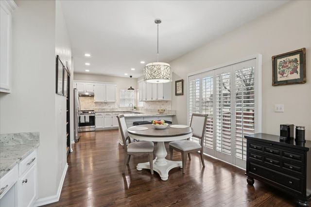 12790 W Sanctuary Lane, Lake Bluff, IL 60044