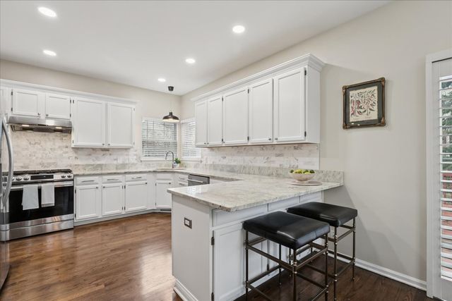 12790 W Sanctuary Lane, Lake Bluff, IL 60044