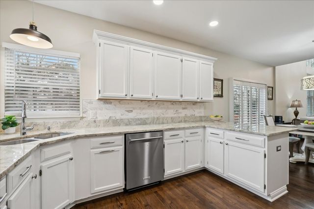 12790 W Sanctuary Lane, Lake Bluff, IL 60044