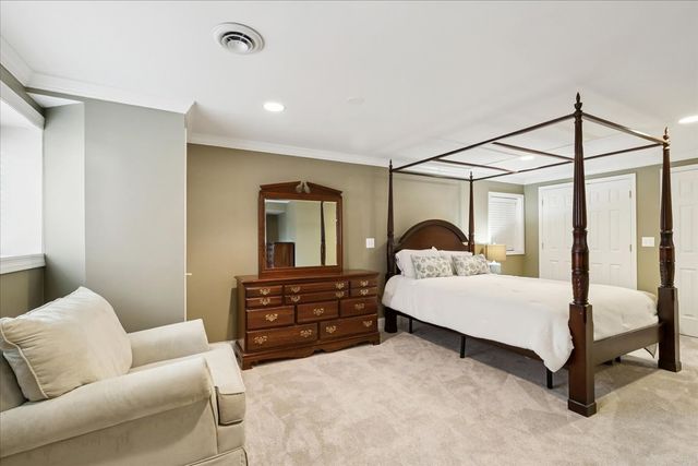 12790 W Sanctuary Lane, Lake Bluff, IL 60044