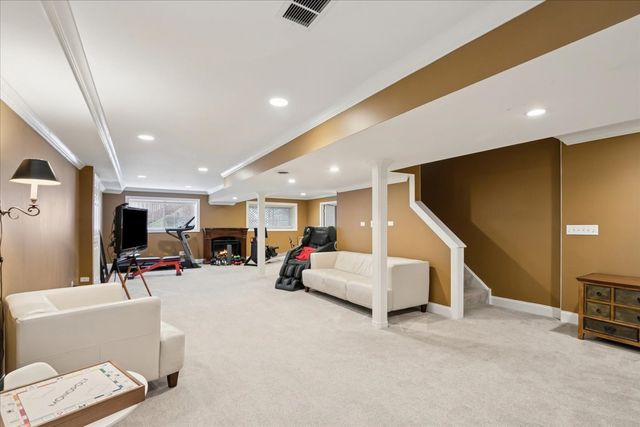 12790 W Sanctuary Lane, Lake Bluff, IL 60044