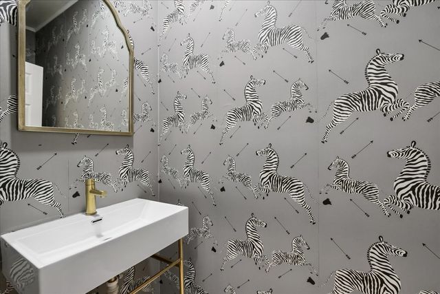 12790 W Sanctuary Lane, Lake Bluff, IL 60044