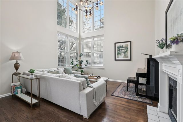 12790 W Sanctuary Lane, Lake Bluff, IL 60044