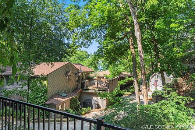 4719 Foxhill Lane, Macatawa, MI 49434