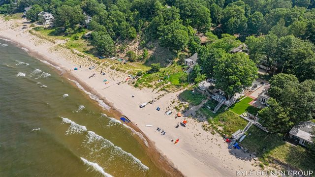 4719 Foxhill Lane, Macatawa, MI 49434