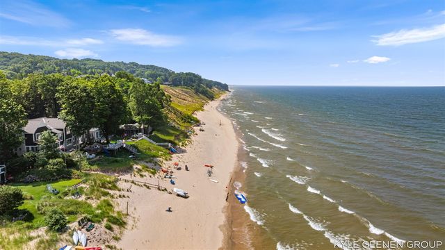4719 Foxhill Lane, Macatawa, MI 49434