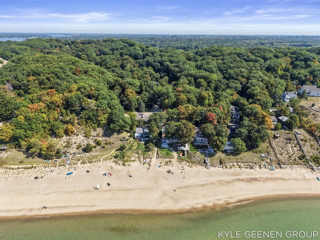 4719 Foxhill Lane, Macatawa, MI 49434