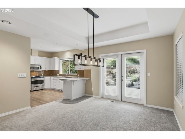 3052 CLUB HOUSE Ct, West Linn, OR 97068