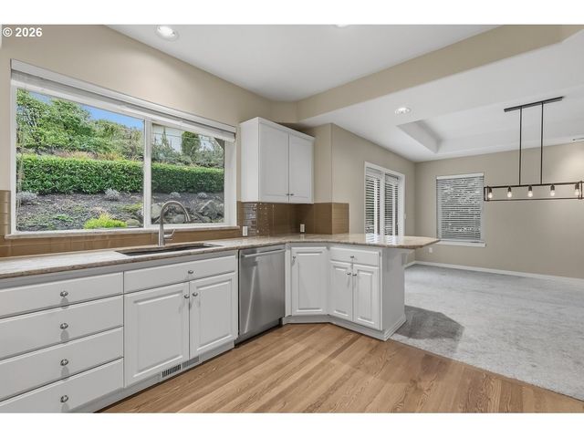 3052 CLUB HOUSE Ct, West Linn, OR 97068