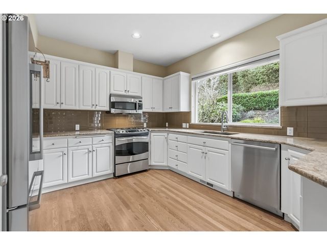 3052 CLUB HOUSE Ct, West Linn, OR 97068