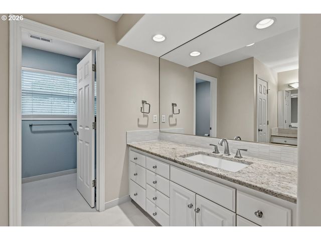 3052 CLUB HOUSE Ct, West Linn, OR 97068