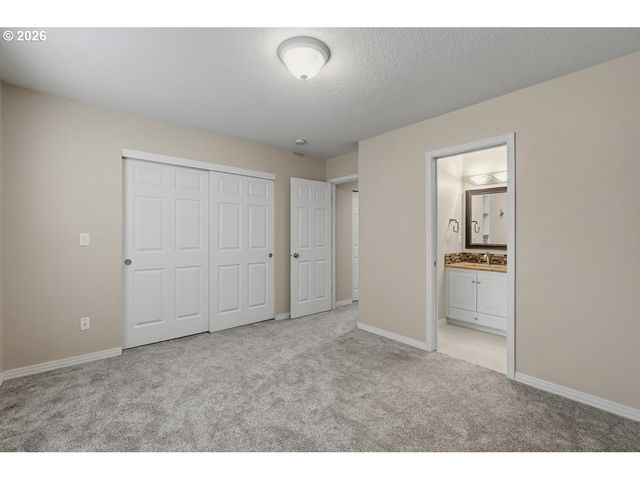 3052 CLUB HOUSE Ct, West Linn, OR 97068