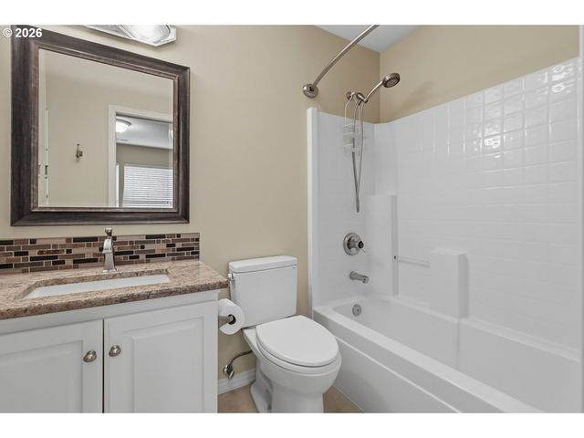 3052 CLUB HOUSE Ct, West Linn, OR 97068