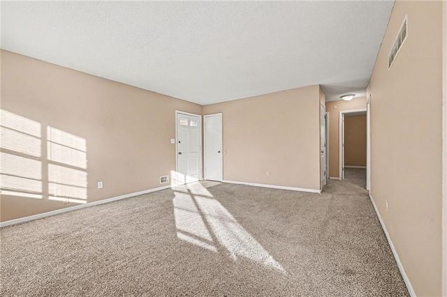 11610-11612 Ivanhoe Court, Independence, MO 64052