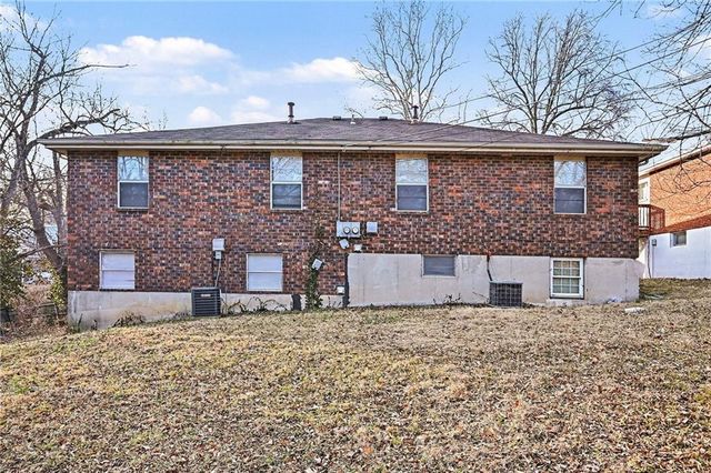 11610-11612 Ivanhoe Court, Independence, MO 64052