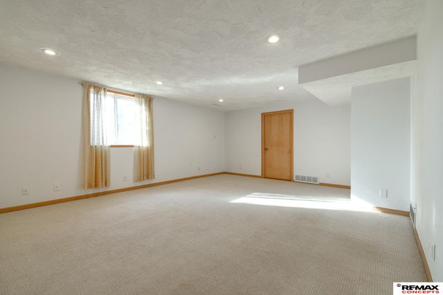 2021 Philadelphia Drive, Lincoln, NE 68521